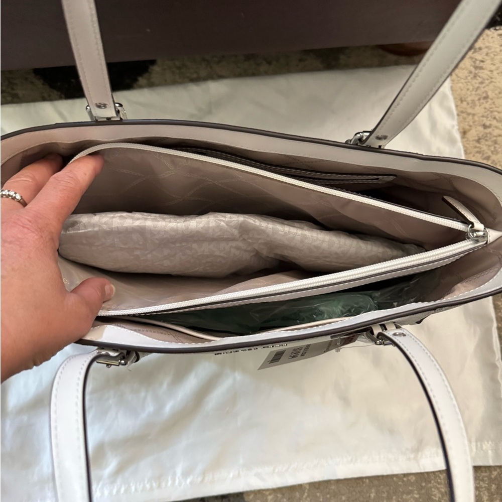 Michael Kors White Structured Tote with Signature Monogram - Picture 4 of 6
